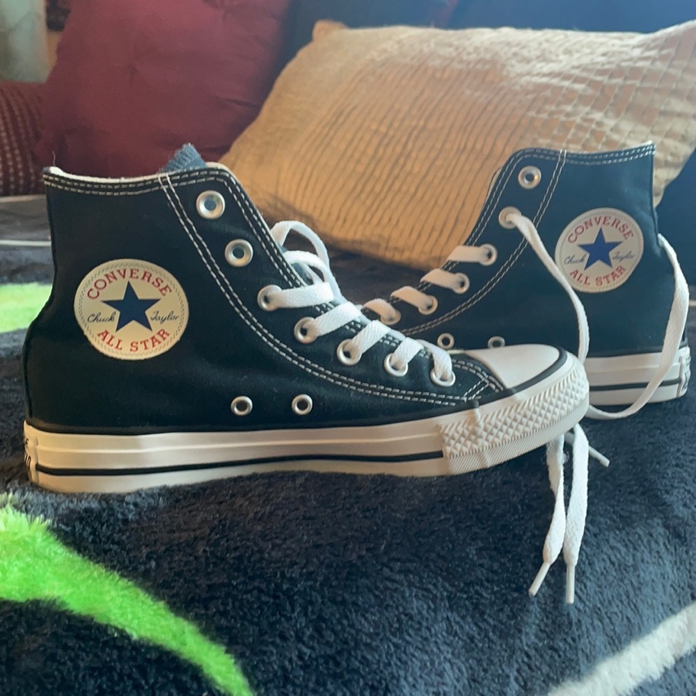 Black and white converse